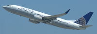 N36272 @ KLAX - United, is climbing out Los Angeles Int´l(KLAX) after take off RWY 25R - by A. Gendorf