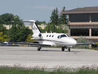 N510TW @ YKZ - This 2009 Cessna 510 holding short to runway 33 at Buttonville Airport (YKZ) - by Ron Coates