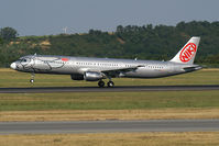 OE-LES @ VIE - FlyNiki Airbus A321 - by Thomas Ramgraber