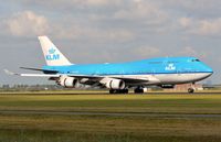 PH-BFC @ EHAM - KLM B744 coming to a stop - by FerryPNL
