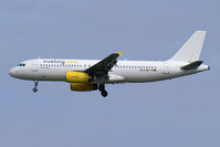 EC-LQM @ VIE - Vueling Airlines Airbus A320 - by Thomas Ramgraber