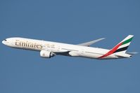 A6-EGJ @ LOWW - Emirates 777-300
