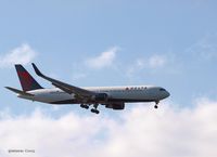 N195DN @ KJFK - Going to a landing @ 4R @ JFK - by Gintaras B.