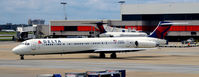 N946DL @ KATL - Taxi Atlanta - by Ronald Barker