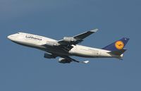D-ABVZ @ EDDF - Lufthansa Boeing 747-430 - by Andi F