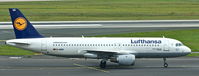 D-AIQS @ EDDL - Lufthansa, is here taxiing to RWY 23L at Düsseldorf Int´l(EDDL) - by A. Gendorf