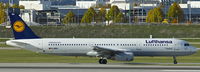 D-AIRA @ EDDM - Lufthansa, is taxiing to the gate, after landing on RWY 08R at München(EDDM) - by A. Gendorf