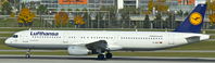 D-AIDT @ EDDM - Lufthansa, seen here speeding up for departure at München(EDDM) - by A. Gendorf