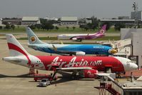 HS-ABL @ VTBD - More & more low cost carriers move to DMK. Presently Nok Air, Thai Air Asia, Thai Lion Air & Orient Thai use the old Bangkok airport as their main hub. - by Jean M Braun
