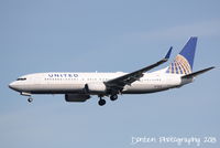 N77525 @ KSRQ - United Flight 1190 (N77525) arrives at Sarasota-Bradenton International Airport following a flight from Chicago-O'Hare International Airport - by Donten Photography