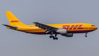 OO-DLG @ EDDF - on final RW07R - by Friedrich Becker