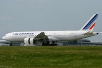 F-GSPE @ LFPG - Boeing 777-228 (ER), Landing Rwy 26L, Roissy Charles De Gaulle Airport (LFPG-CDG) - by Yves-Q