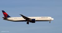 N841MH @ KJFK - Going To A Landing on 22L, JFK - by Gintaras B.