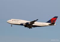 N671US @ KJFK - Going to a landing on RWY 31L, JFK - by Gintaras B.