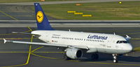 D-AILX @ EDDL - Lufthansa, is here shortly after landing at Düsseldorf Int'l(EDDL) - by A. Gendorf