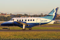 VH-OTF @ YSSY - taxi to 34R - by Bill Mallinson