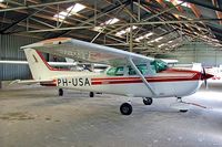 PH-USA @ EHBD - Cessna 172P Skyhawk [172-74718] Budel-Kempen~PH 11/08/2006 - by Ray Barber