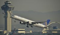 N649UA @ KLAX - Departing LAX on 25R - by Todd Royer