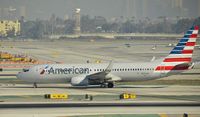 N975AN @ KLAX - Taxiing to gate at LAX - by Todd Royer