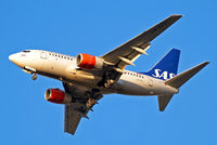 LN-RPZ @ EGLL - Boeing 737-683 [28293] (SAS Scandinavian Airlines) Home~G 12/02/2011. On approach 27R. - by Ray Barber