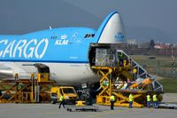 PH-CKA @ LOWG - KLM Cargo, operated by EtihadCargo, unloading RB AirRace planes - by Paul H