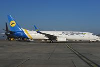 UR-PSI @ LOWW - Unkraine International Boeing 737-900 - by Dietmar Schreiber - VAP