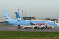 OO-JBV @ LFRB - Boeing 737-8K5, Boarding area, , Brest-Guipavas Airport (LFRB-BES) - by Yves-Q