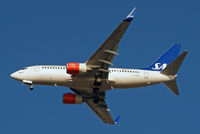 LN-RNU @ EGLL - Boeing 737-783 [34548] (SAS Scandinavian Airlines) Home~G 21/01/2011. On approach 27R. - by Ray Barber
