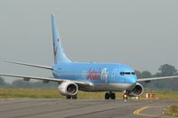 OO-JBV @ LFRB - Boeing 737-8K5, Taxiing to boarding area, Brest-Guipavas Airport (LFRB-BES) - by Yves-Q