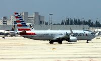 N975AN @ KMIA - American Airlines Boeing 737-823 - by Kreg Anderson