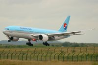 HL7714 @ LFPG - Boeing 777-2B5 (ER), landing rwy 26L, Roissy Charles De Gaulle Airport (LFPG-CDG) - by Yves-Q