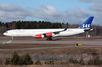 LN-RKP @ ESSA - Lining up runway 01L. - by Anders Nilsson