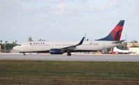 N376DA @ MIA - Delta 737-800 - by Florida Metal