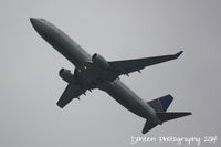 N72405 @ KSRQ - United Flight 1684 (N72405) departs Sarasota-Bradenton International Airport enroute to Chicago-O'Hare International Airport - by Donten Photography