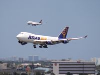 N492MC @ MIA - Atlas 747-400 with Lufthansa 747-400 landing parallel