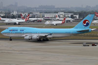 HL7490 @ YSSY - taxiing to 16R - by Bill Mallinson