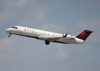 N805AY @ DTW - Delta Connection CRJ-200
