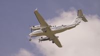 N524PC @ KSAN - King Air B300 N524PC approaches to land San Diego Lindbergh field. - by P. Alejandro Diaz-Barba