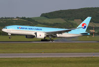 HL8285 @ LOWW - Korean Air B777 - by Thomas Ranner