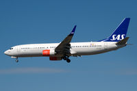 LN-RGE @ ESSA - Scandinavian Airlines Boeing 737-800 on final approach to Stockholm Arlanda airport, Sweden - by Henk van Capelle