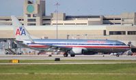 N916AN @ PBI - American 737-800 - by Florida Metal