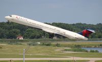 N999DN @ DTW - Delta MD-88