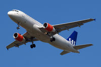 OY-KAO @ EGLL - Airbus A320-232 [2990] (SAS Scandinavian Airlines) Home~G 03/05/2013. On approach 27R. - by Ray Barber