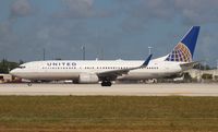 N14242 @ MIA - United 737-800 - by Florida Metal