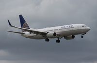 N33289 @ MIA - United 737-800 - by Florida Metal