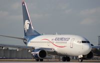XA-MAH @ MIA - Aeromexico 737-700