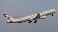 A6-AFA @ LFPG - Etihad - by Karl-Heinz Krebs