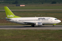 YL-BBH @ EDDL - Boeing 737-500 Air Baltic - by Triple777
