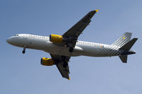EC-LLM @ EGLL - Airbus A320-216 [4681] (Vueling Airlines) Home~G 26/05/2013. On approach 27R. - by Ray Barber
