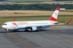 OE-LAT @ VIE - Austrian Airlines - by Chris Jilli